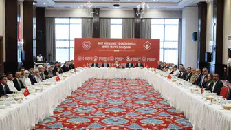 Bakan Göktaş, Mardin'de gaziler ve şehit aileleriyle bir araya geldi