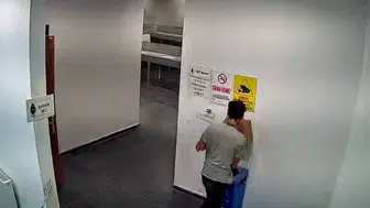 Adıyaman'da kadınlar tuvaletinde hırsızlık anları kameraya yansıdı