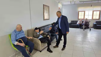 Bayburt'ta huzurevi sakinleriyle buluşarak ihtiyaçları dinlendi