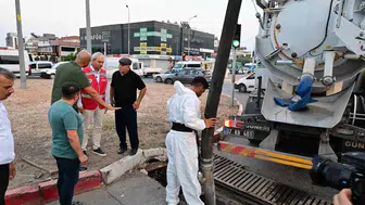 Kepez Belediyesi kış ayları için yağmur suyu sistemi temizliği yapıyor