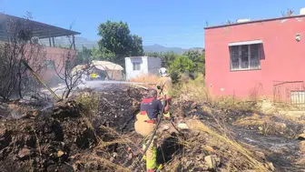 Hatay'ın Kırıkhan ilçesinde bahçe ve çadır yangını sonrası hızlı müdahale