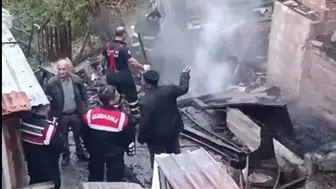 Taşköprü köy fırınında çıkan yangın itfaiye ekiplerince kontrol altına alındı