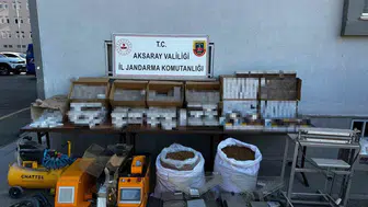 Aksaray'da kaçak sigara ve tütün operasyonunda 5 kişi gözaltına alındı