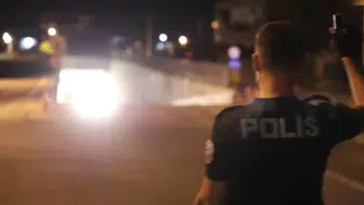 Aksaray'da şüpheli araçta ruhsatsız tabanca ele geçirildi