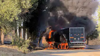 Dalaman'da belediye aracında yangın: asfalt yama makinesi kül oldu