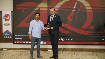 Diyarbakır'da ödül alan Rıdvan Kılıç, gazetecilikte önemli başarılara imza atıyor
