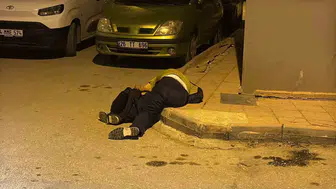 Eskişehir'de kaldırımda yatan alkollü şahıs dikkat çekti