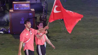 Madalya sevinci: Bakan Bak, milli sporcuların başarılarını kutladı