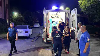 Adıyaman'da direksiyon hakimiyetini kaybeden otomobil kaldırımda oturan gence çarptı