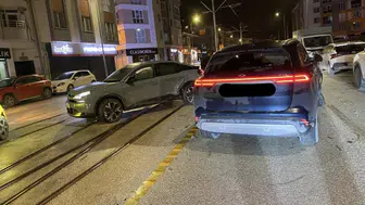 Eskişehir'de trafik kazası sebebiyle tramvay seferleri aksadı