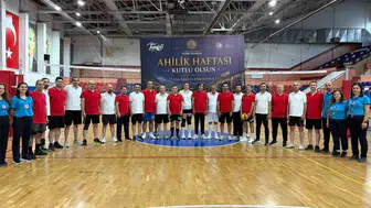 Tunceli'de ahilik haftasında protokol ve esnaflar voleybol sahasında buluştu