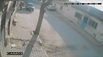 Manisa'da okul önünde silahlı saldırı anları güvenlik kamerasında