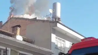 Malatya'da apartmanın çatısında yangın paniği