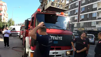 Antalya'da mutfakta çıkan yangın üç kişiyi dumandan etkiledi