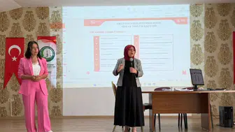 Düzce'de okul öncesi öğretmenlere Türkiye Yüzyılı Maarif Modeli eğitimi verildi