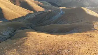 Elazığ'da işçileri taşıyan minibüsün uçuruma yuvarlandığı anlar dronla görüntülendi