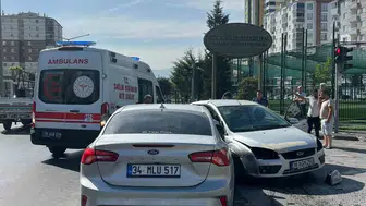Kayseri'de iki otomobil çarpıştı: 2 kişi yaralandı