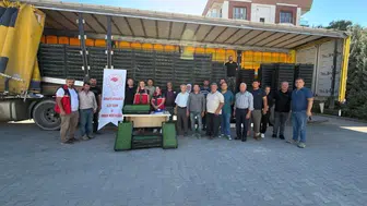 Burhaniye’de çiftçilere 300 bin marul fidesi dağıtımı yapıldı