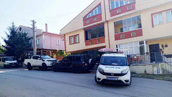 Cerrahpaşalı cipin lastiklerine kimliği belirsiz kişilerce hasar verildi