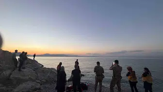 Van Gölü'nde mahsur kalan genç kız ekiplerce kurtarıldı