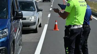 Kars'ta trafik denetimleri sıkılaştı: güvenlik için hız düşürün, kemerinizi takın