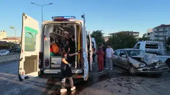 Kırıkkale'de minibüs ve otomobil kazasında 3 kişi yaralandı