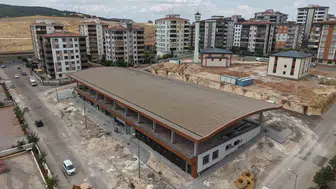 Karacaahmet Mahallesi'nde çok amaçlı pazar yeri inşası sürüyor