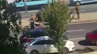 Pendik'te bıçakla dolaşan şahıs özel harekat tarafından etkisiz hale getirildi