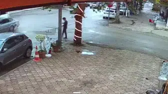 Adana'da otomobil ile motosiklet çarpıştı: 17 yaşındaki sürücü ağır yaralandı