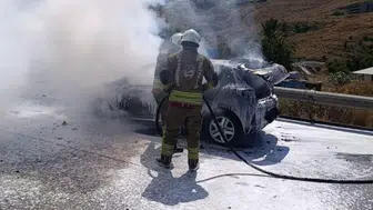Belen'de seyir halindeki otomobil alev alev yandı