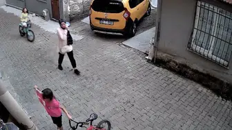 Küçük Nehir'in bayrak sevgisi sosyal medyada ilgi gördü