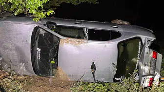 Afyonkarahisar'da otomobil tarlaya devrildi, sürücü yaralandı