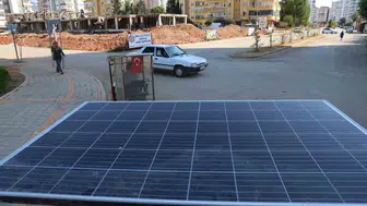 Adana'da dondurmacı, motosikletine güneş paneli taktırdı