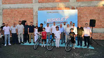 Bahçelievler'de 100 çocuğa bisiklet dağıtımı gerçekleşti