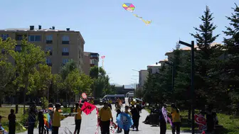Kars’ta öğrencilerden Gazze’deki çocuklara destek: Uçurtmalar gökyüzüne yükseldi