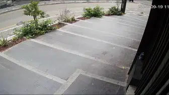 Karabük'te korkutan kaza anı güvenlik kamerasında: Yaya kıl payı kurtuldu