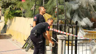 Antalya'da tehlikeli anlar: 15 katlı binada işçiler asılı kaldı