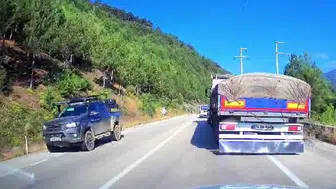 Karabük'te tehlikeli sollama: Kaza anından son anda kurtuldular