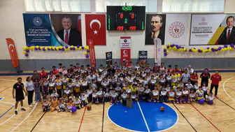 Karaman'da basketbola ilgi duyan çocuklar için şölen düzenlendi
