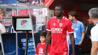 Samsunspor, Çorum FK karşısında zorlu bir mücadele veriyor
