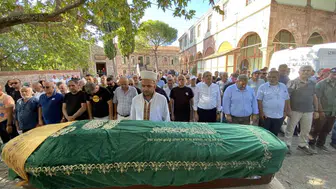 Ayvalık'ta avukat günay benli'nin annesi toprağa verildi