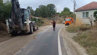 Pazaryeri'nde köy yolları genişletilerek ulaşım kolaylaşıyor