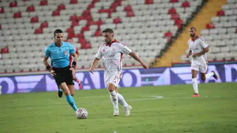 Sivasspor, Antalyaspor'u mağlup ederek galibiyetle ayrıldı