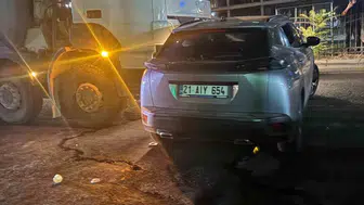 Batman'da beton mikseri ile otomobil çarpıştı, maddi hasar oluştu