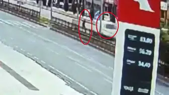 Diyarbakır'da yaya geçidinde ölümden dönen şahsın anları kamerada