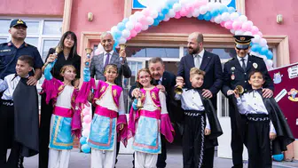 Gölbaşı Belediye Başkanı öğrencilerin ilk gün heyecanına ortak oldu