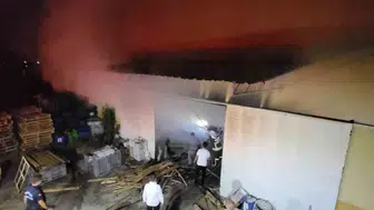 Sultanhisar’da ambalaj ve palet deposunda yangın çıktı
