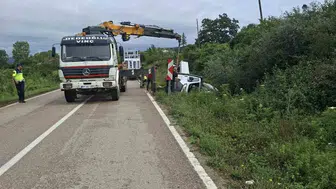 Sinop'ta cam yüklü kamyonetin devrilmesiyle trafik akışı etkilendi