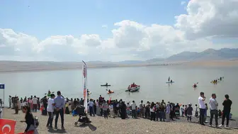 Bulanık’ta su sporları ve plaj oyunları şenliği renkli görüntülerle kutlandı