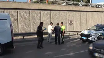 Malatya'da bariyer arasında yürüyen şahıs 3 metreden düştü